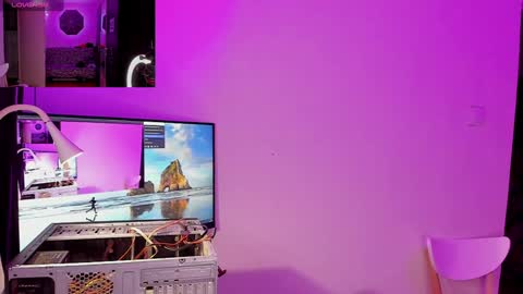 Snapshot of michael_wolfborn chatting on 12/06/24, 01:11 Michael online show from 12/06/24, 01:11