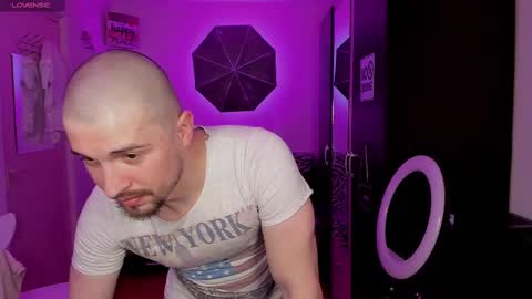 Snapshot of michael_wolfborn chatting on 03/11/25, 03:12 Michael online show from 03/11/25, 03:12