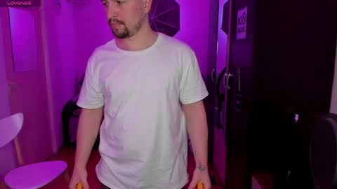 Snapshot of michael_wolfborn chatting on 03/27/26, 03:12 Michael online show from 03/27/26, 03:12