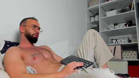 Snapshot of michaelevansx chatting on 12/02/24, 11:18 MichaelEvansx online show from 12/02/24, 11:18