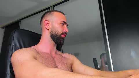 Snapshot of michaelevansx chatting on 03/08/25, 02:12 MichaelEvansx online show from 03/08/25, 02:12