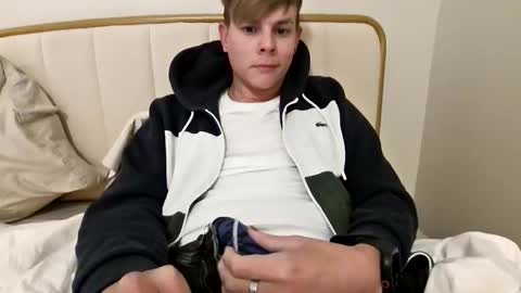 Snapshot of michaeltwinkboy chatting on 03/29/26, 02:33 michaeltwinkboy online show from 03/29/26, 02:33