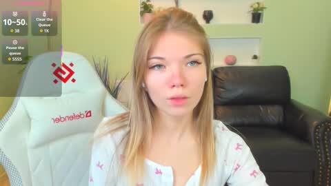 Snapshot of michafox chatting on 02/24/26, 12:03 michafox online show from 02/24/26, 12:03