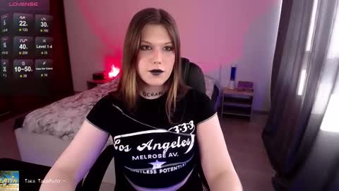 Snapshot of micheledoll chatting on 02/27/25, 01:17 MicheleDoll online show from 02/27/25, 01:17