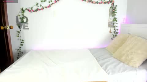 Snapshot of michell_anyeli chatting on 10/16/25, 12:22 Michell online show from 10/16/25, 12:22