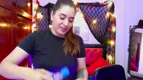 Snapshot of michell_h chatting on 02/24/25, 04:38 Nani online show from 02/24/25, 04:38