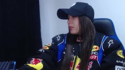 Snapshot of michell_h chatting on 01/12/26, 01:33 Nani online show from 01/12/26, 01:33