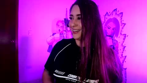 Snapshot of michell_h chatting on 04/17/26, 04:26 Nani online show from 04/17/26, 04:26