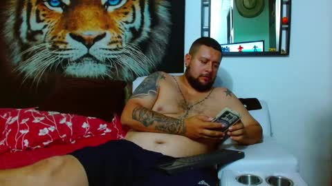 Snapshot of michell_myers chatting on 02/06/25, 01:05 michell_myers online show from 02/06/25, 01:05