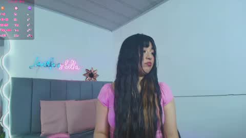 Snapshot of michell_tay1 chatting on 08/06/26, 12:18 MICHELL online show from 08/06/26, 12:18