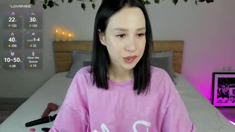 Snapshot of michelle_martinz chatting on 12/21/24, 03:31 Michelle Martinez online show from 12/21/24, 03:31