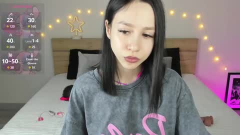 Snapshot of michelle_martinz chatting on 02/25/25, 03:05 Michelle Martinez online show from 02/25/25, 03:05