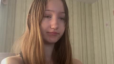 Snapshot of michelle_neely chatting on 10/08/25, 08:01 michelle_neely online show from 10/08/25, 08:01