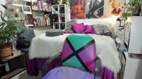 michelle apihel online show from 02/21/25, 11:21