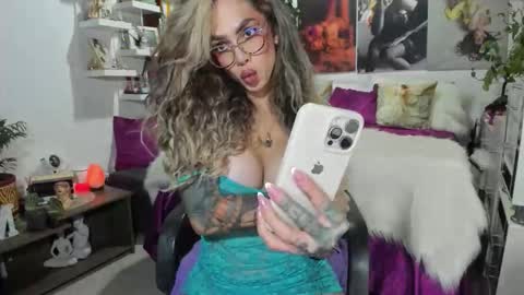 Snapshot of michelleapihel chatting on 03/27/26, 07:35 michelle apihel online show from 03/27/26, 07:35