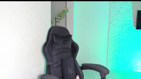 Michellee online show from 09/18/25, 05:26