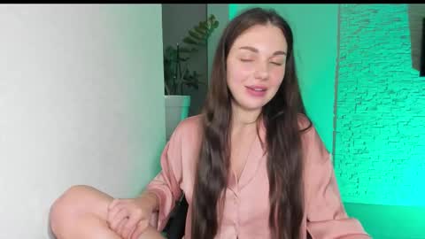 Michellee online show from 10/28/25, 06:10