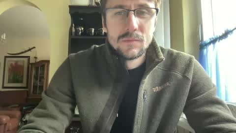 Snapshot of michgabo chatting on 12/01/25, 09:47 michgabo online show from 12/01/25, 09:47