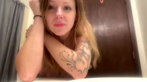 Snapshot of michiheartaaron503780 chatting on 11/04/25, 01:10 michiheartaaron503780 online show from 11/04/25, 01:10