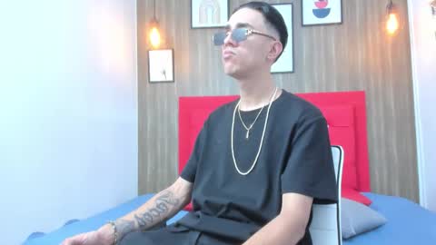 Snapshot of mick_johnsonn chatting on 11/17/25, 12:22 mick_johnsonn online show from 11/17/25, 12:22