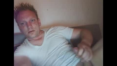 Snapshot of mickkxl chatting on 04/13/26, 10:32 mickkxl online show from 04/13/26, 10:32