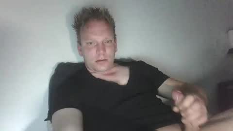Snapshot of mickkxl chatting on 04/20/26, 09:56 mickkxl online show from 04/20/26, 09:56