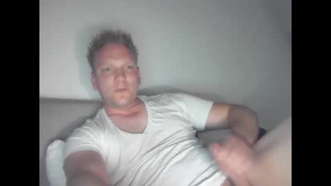 Snapshot of mickkxl chatting on 05/04/26, 10:22 mickkxl online show from 05/04/26, 10:22
