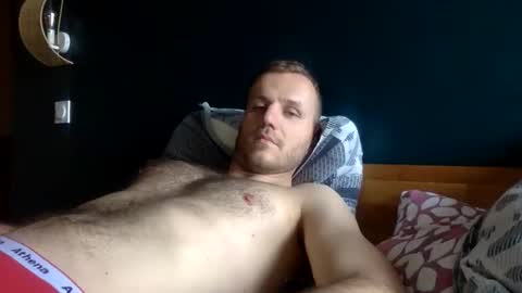 Snapshot of mickylove67 chatting on 04/16/26, 12:28 mickylove67 online show from 04/16/26, 12:28