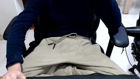 Snapshot of microfama00 chatting on 01/12/26, 06:07 microfama00 online show from 01/12/26, 06:07