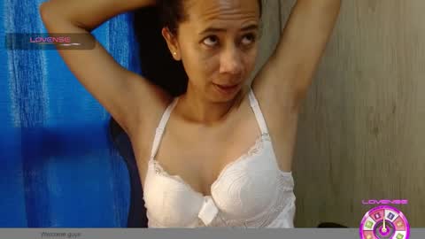 Snapshot of miculohot chatting on 03/27/26, 01:33 vanesa sexy online show from 03/27/26, 01:33