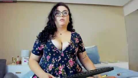 mid nightpeach online show from 06/13/26, 06:50
