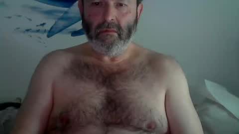 Snapshot of midhir chatting on 01/17/25, 03:43 kike online show from 01/17/25, 03:43