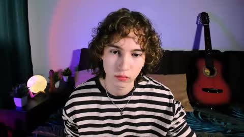 Snapshot of midnight_answer chatting on 10/30/25, 02:07 Max online show from 10/30/25, 02:07