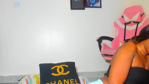 Snapshot of midnightrider00 chatting on 02/18/25, 06:04 lydia follow me on ig at shortgirl 406 online show from 02/18/25, 06:04