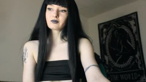Snapshot of midnightsiren chatting on 05/17/26, 05:20 midnightsiren online show from 05/17/26, 05:20