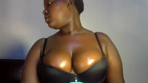 Snapshot of midnightt_curves chatting on 06/18/26, 08:25 midnightt_curves online show from 06/18/26, 08:25