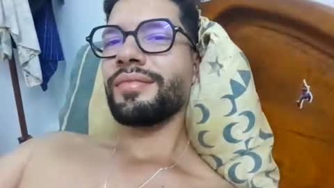 Snapshot of midoumas1 chatting on 09/19/25, 05:35 Sam online show from 09/19/25, 05:35