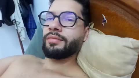 Snapshot of midoumas1 chatting on 10/05/25, 10:46 Sam online show from 10/05/25, 10:46