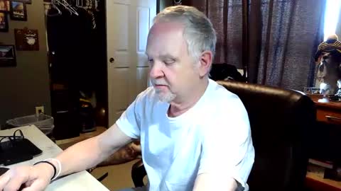 midwestdad09 online show from 03/18/26, 06:44