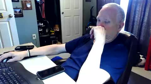 midwestdad09 online show from 04/25/26, 02:36