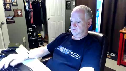midwestdad09 online show from 04/26/26, 10:57