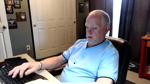 midwestdad09 online show from 04/27/26, 02:04