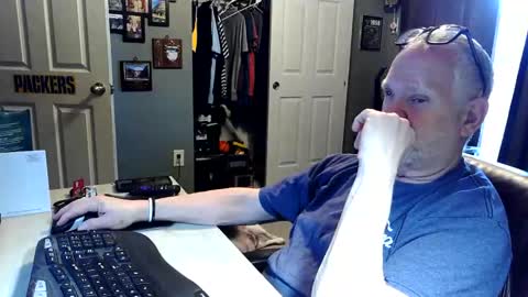 midwestdad09 online show from 04/29/26, 02:43