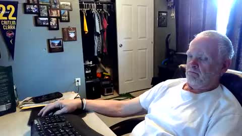 midwestdad09 online show from 05/01/26, 05:17