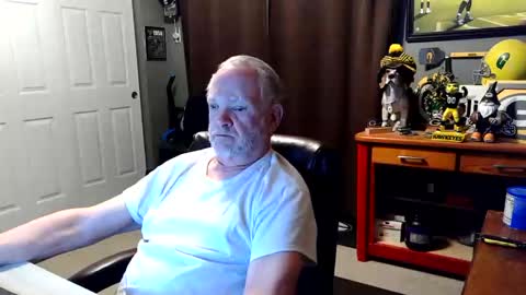 midwestdad09 online show from 05/04/26, 08:54