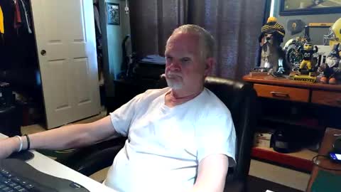 midwestdad09 online show from 05/13/26, 07:11