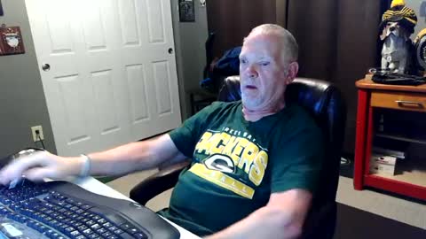 midwestdad09 online show from 06/14/26, 07:43