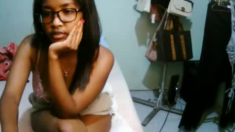 Snapshot of miel_07 chatting on 03/02/26, 09:43 miel_07 online show from 03/02/26, 09:43