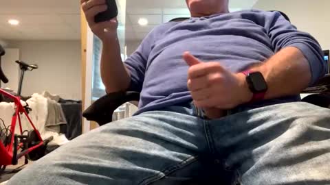 Snapshot of miggie001 chatting on 11/17/25, 05:08 miggie001 online show from 11/17/25, 05:08