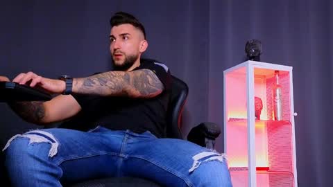 MightyAaron online show from 02/09/25, 03:45